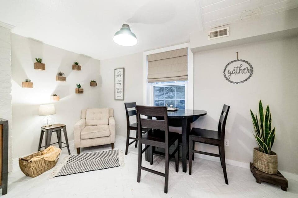 Historic Downtown Lynchburg - Apartment, Walk To Shops and Dining Apartment in Madison Heights