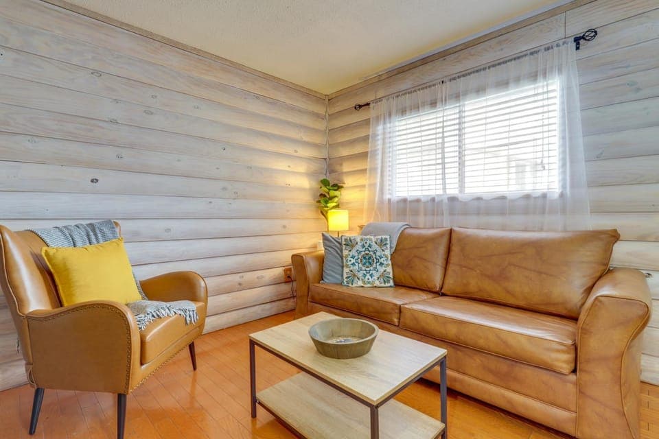 Walk to GSMNP & Dtwn Gatlinburg! Condo w/ Pools House in Gatlinburg