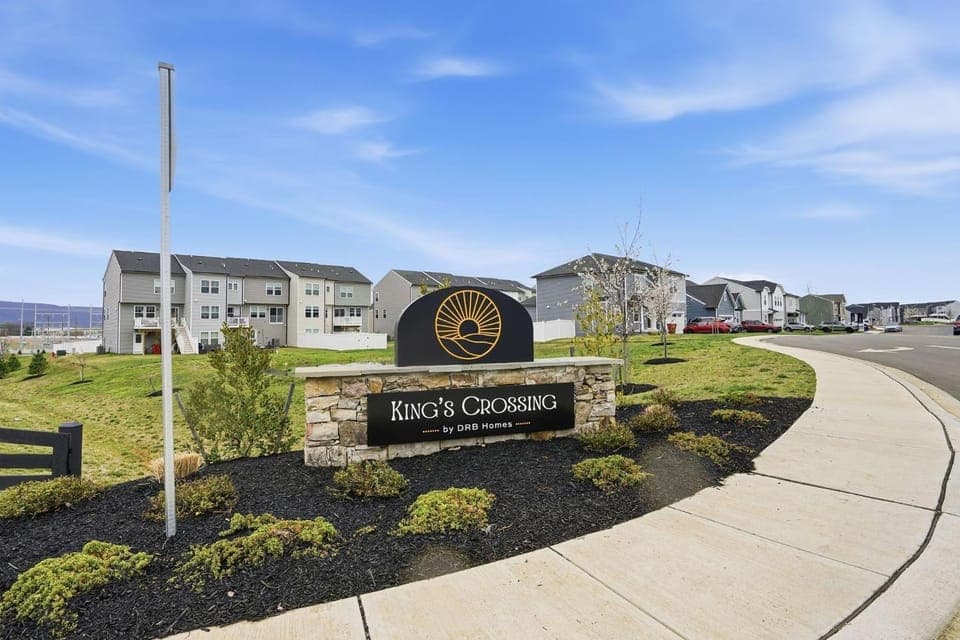 New 4BR Townhome Near Harpers Ferry townhouse House in Charles Town