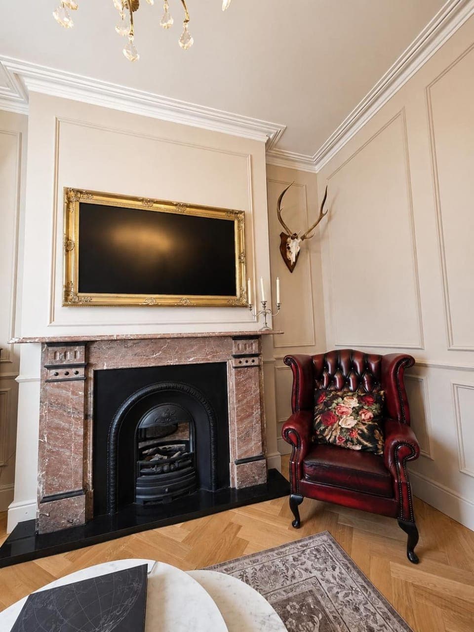 Decorative detail, Seating area, fireplace