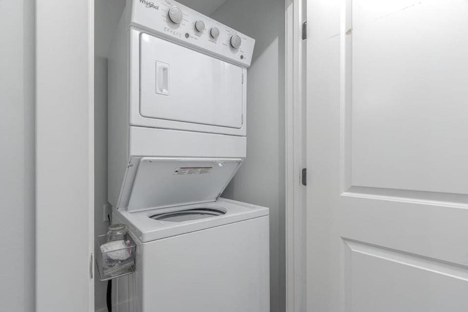 Dune Escape - Hot Tub - 10-Min Beach Walk - Dog-Friendly House in Michigan City