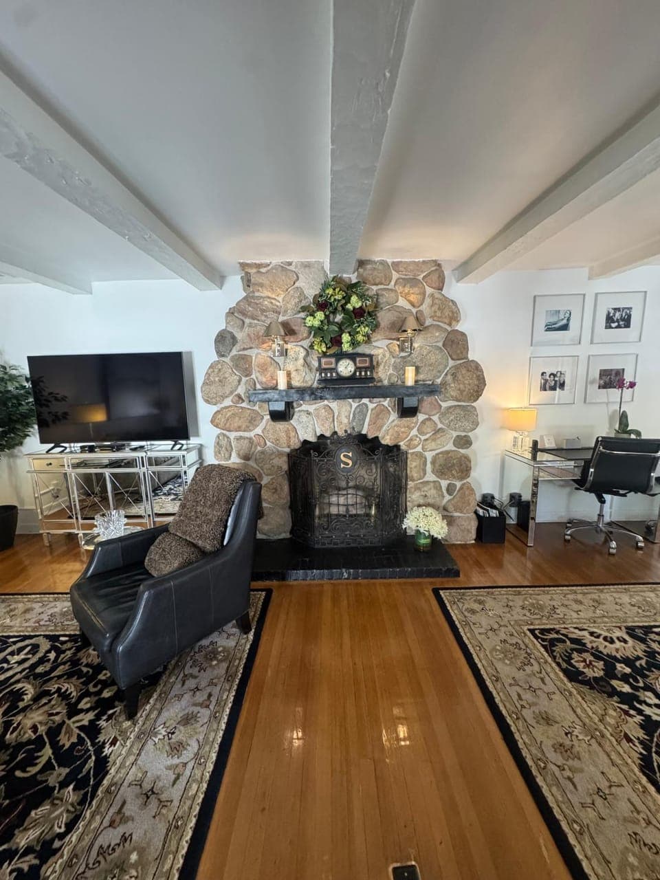 Living room, Seating area, fireplace