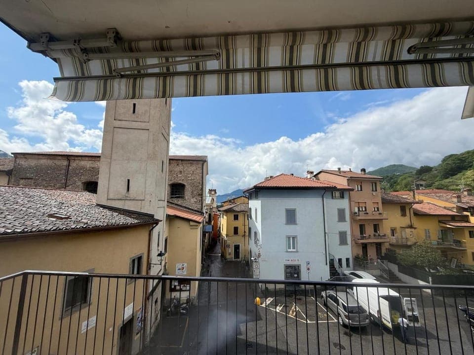 Balcony Views over Historic Lovere Lake Iseo Apartment in Lovere