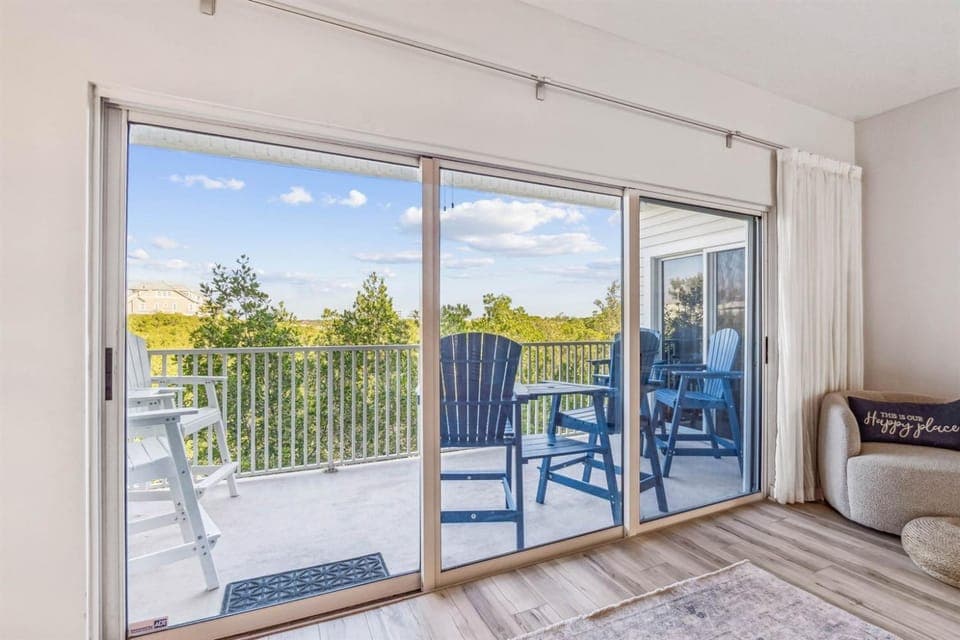 Spacious Intracoastal Condo 3 min walk to beach! Apartment in Indian Shores