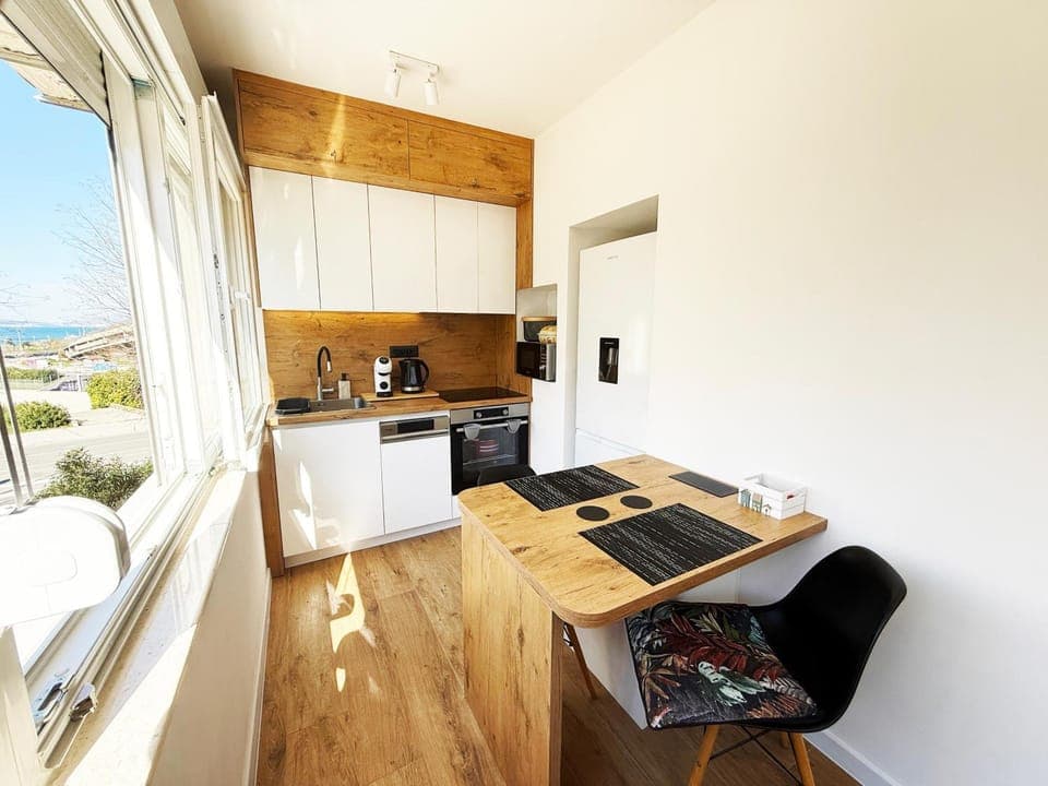 Kitchen or kitchenette, Dining area, dishwasher, oven, stove, toaster