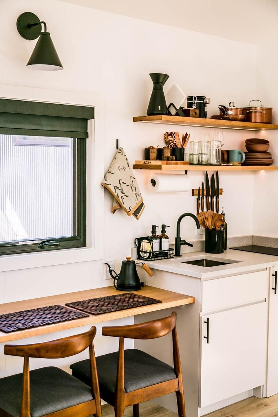 Coffee/tea facilities, Kitchen or kitchenette, Dining area