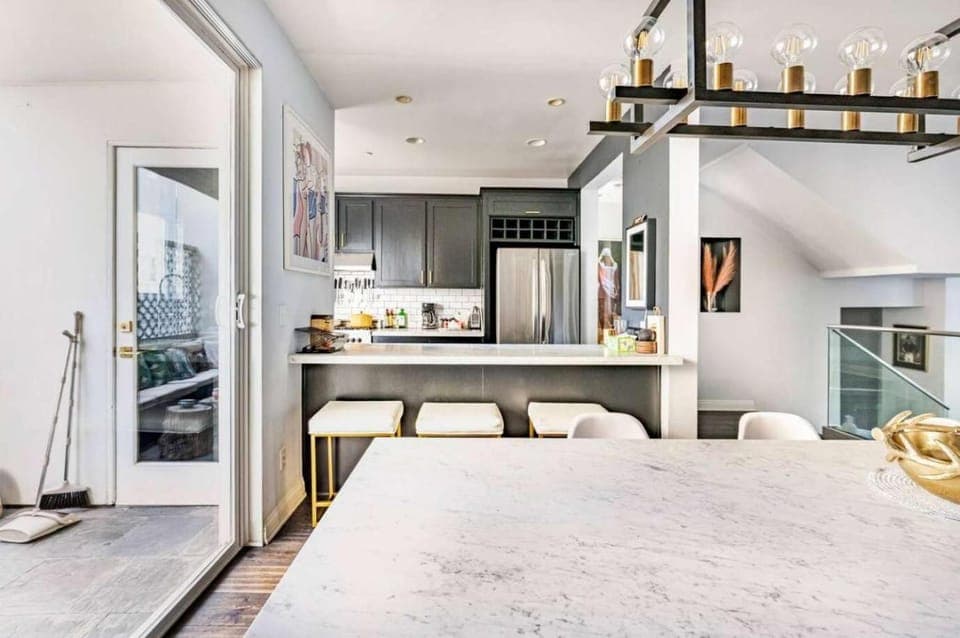 Luxurious West Hollywood Oasis with Rooftop Deck Apartment in West Hollywood