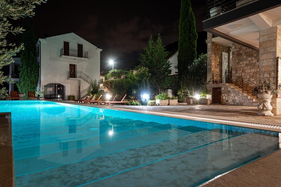 Property building, Swimming pool