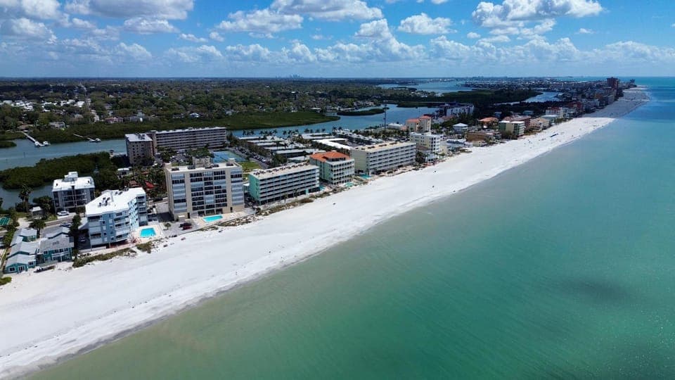 Bayshore Yacht & Tennis 205 House in Indian Shores