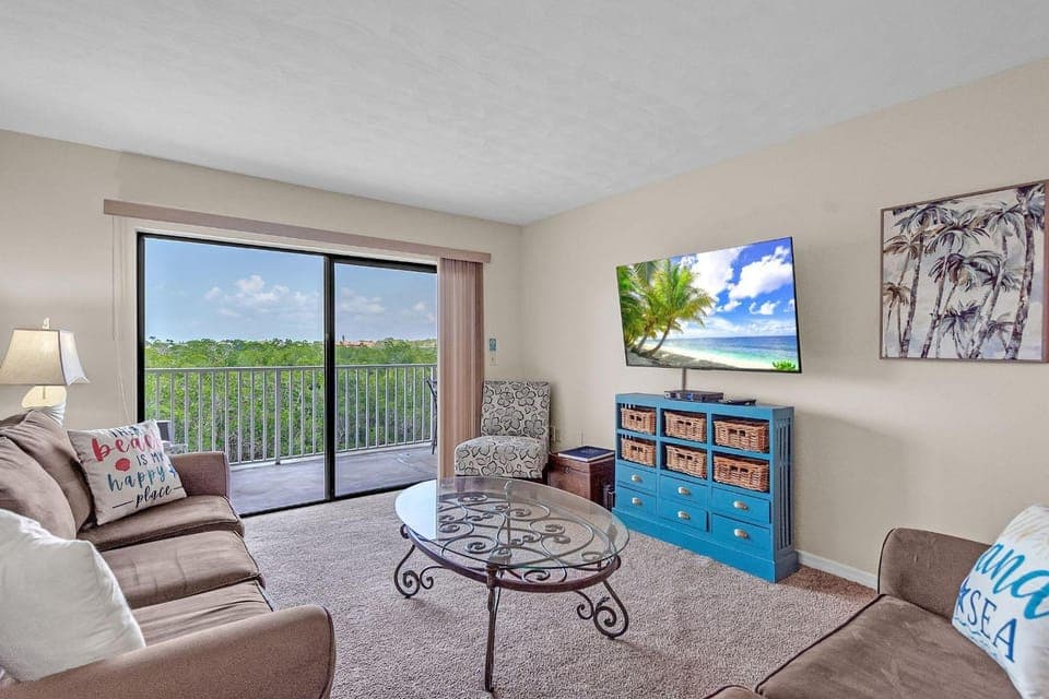 Bayshore Yacht & Tennis 205 House in Indian Shores