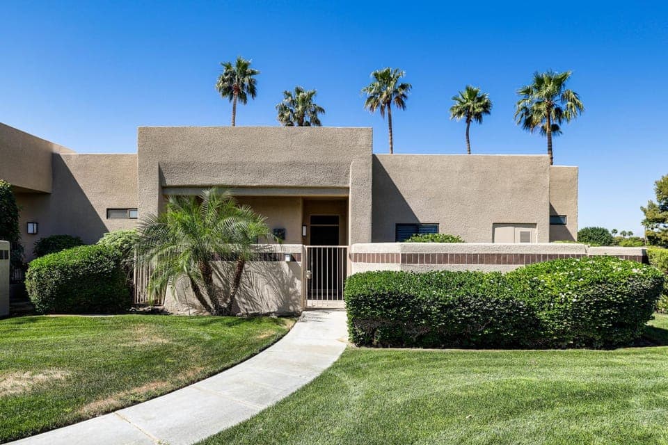Community Perks! Golfer’s Oasis in Cathedral City House in Cathedral City