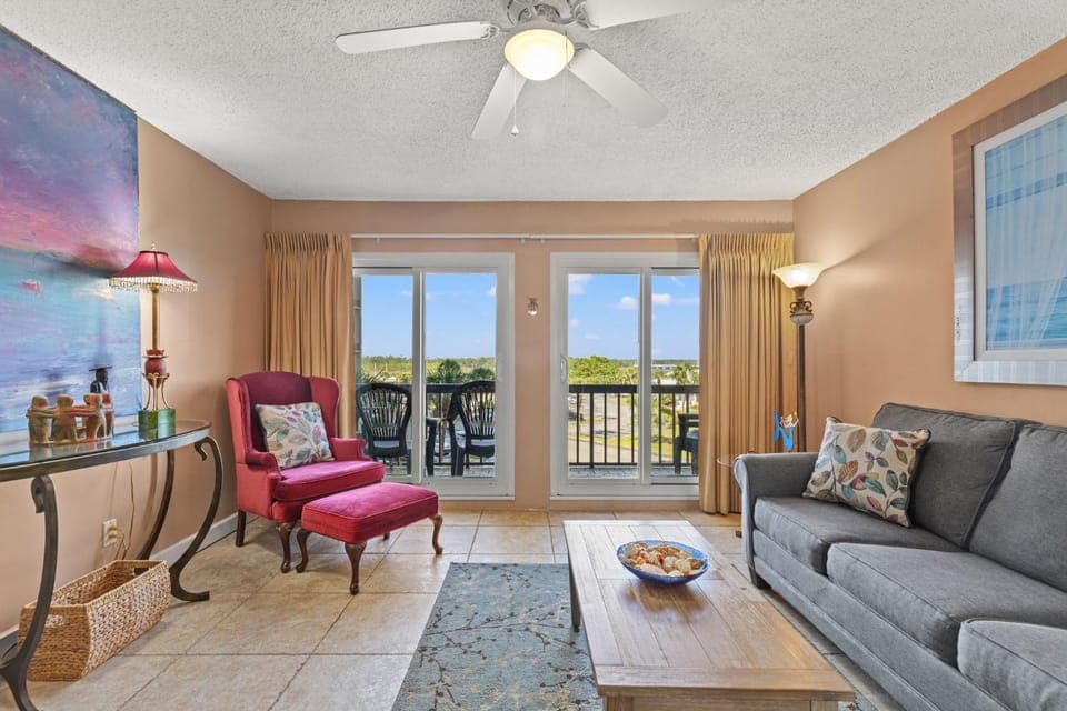 A-110, Pinnacle Port Apartment in Sunnyside