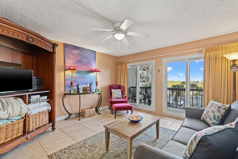 A-110, Pinnacle Port Apartment in Sunnyside
