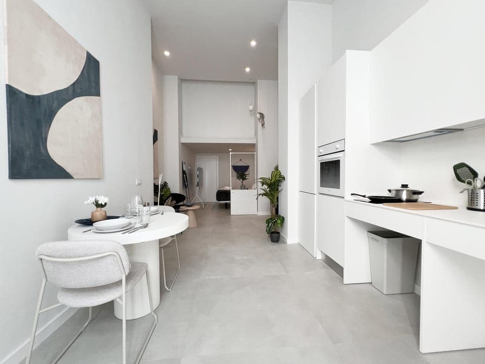 Kitchen or kitchenette, Dining area, stove