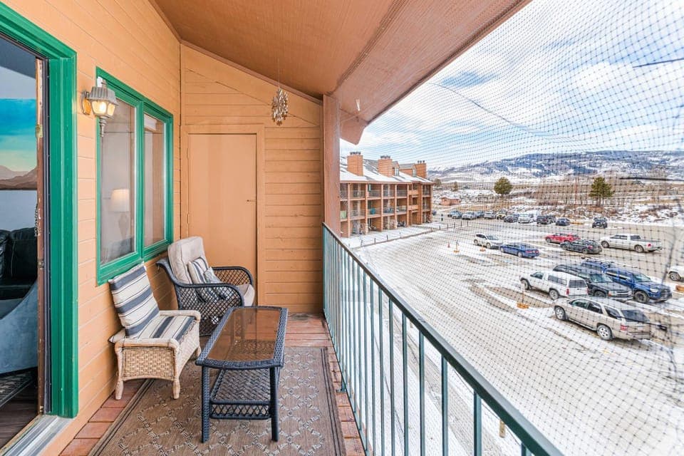 Day, Winter, Balcony/Terrace, Seating area, Mountain view, Parking