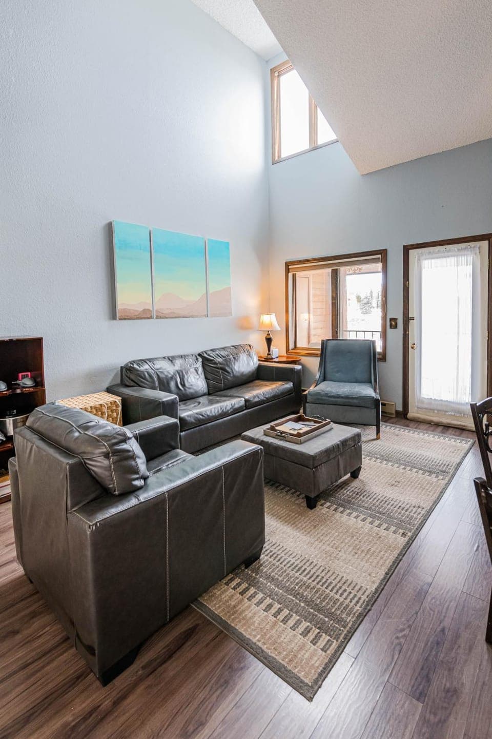 Day, Living room, Seating area, furniture