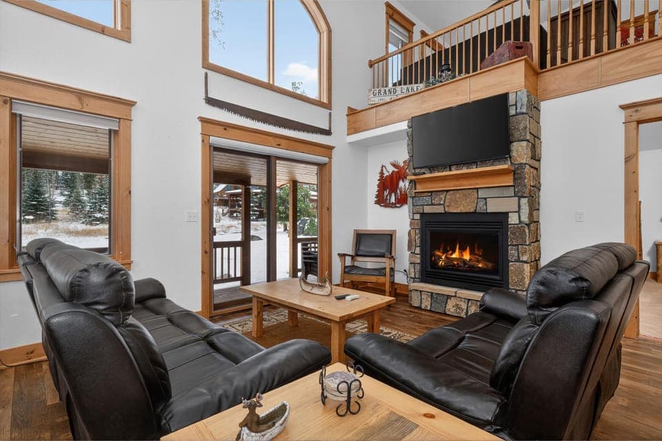 Day, Winter, TV and multimedia, Balcony/Terrace, Living room, fireplace, furniture