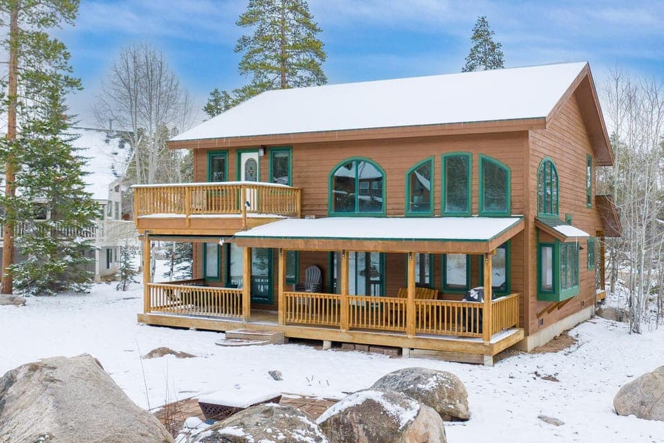 Property building, Day, Natural landscape, Winter, Balcony/Terrace