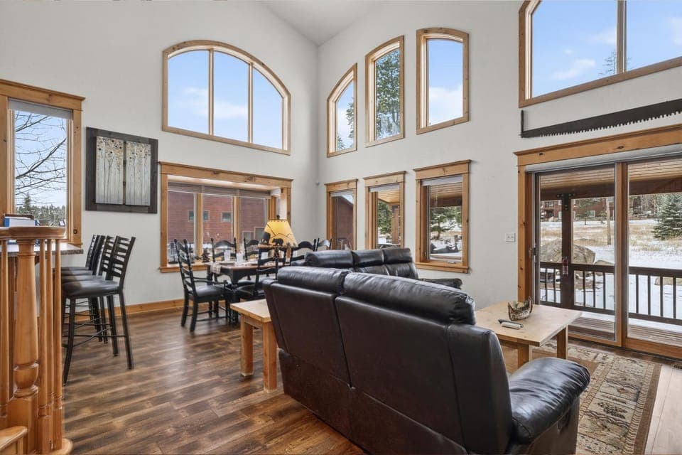 Day, Living room, Seating area, Dining area, furniture