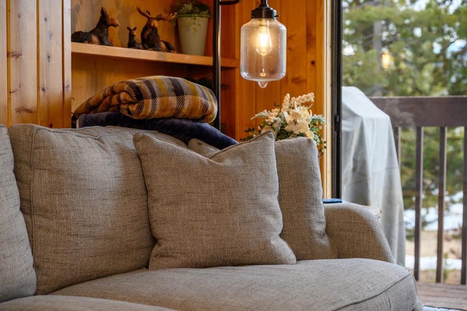 Day, Living room, Seating area, furniture