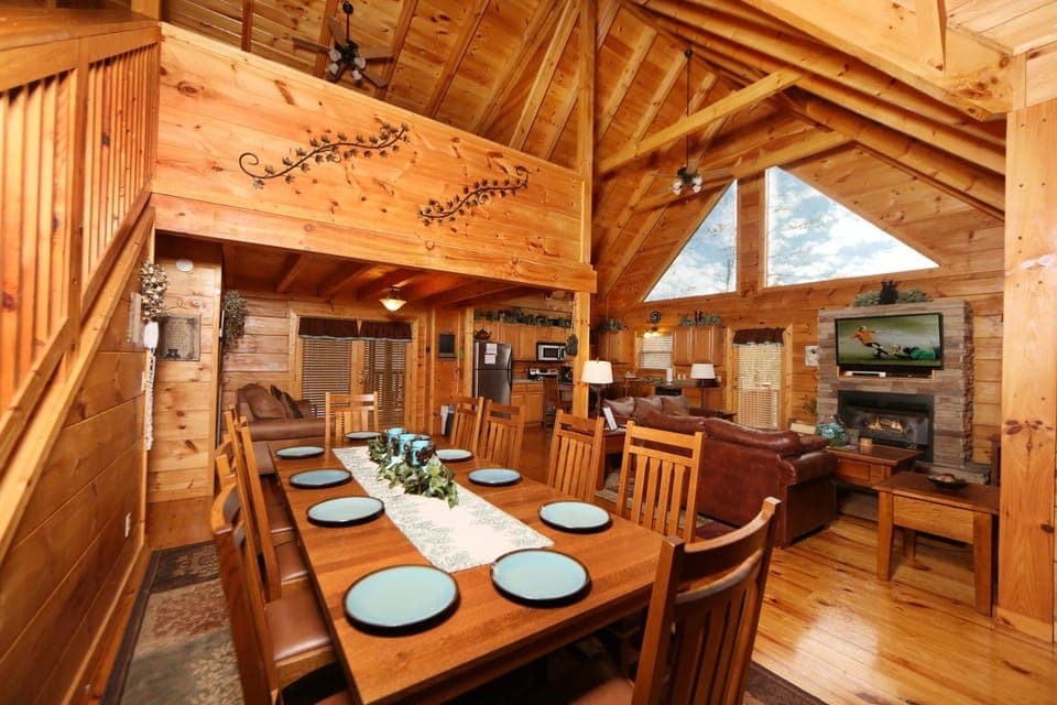 Deluxe Cabin Located in the Beautiful Smoky Mountains Cabin in Sevier County