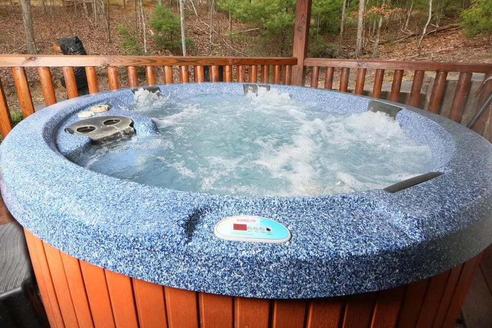 Deluxe Cabin Located in the Beautiful Smoky Mountains Cabin in Sevier County