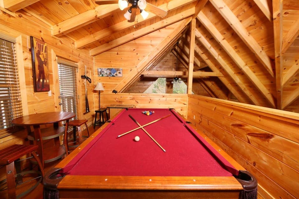 Deluxe Cabin Located in the Beautiful Smoky Mountains Cabin in Sevier County