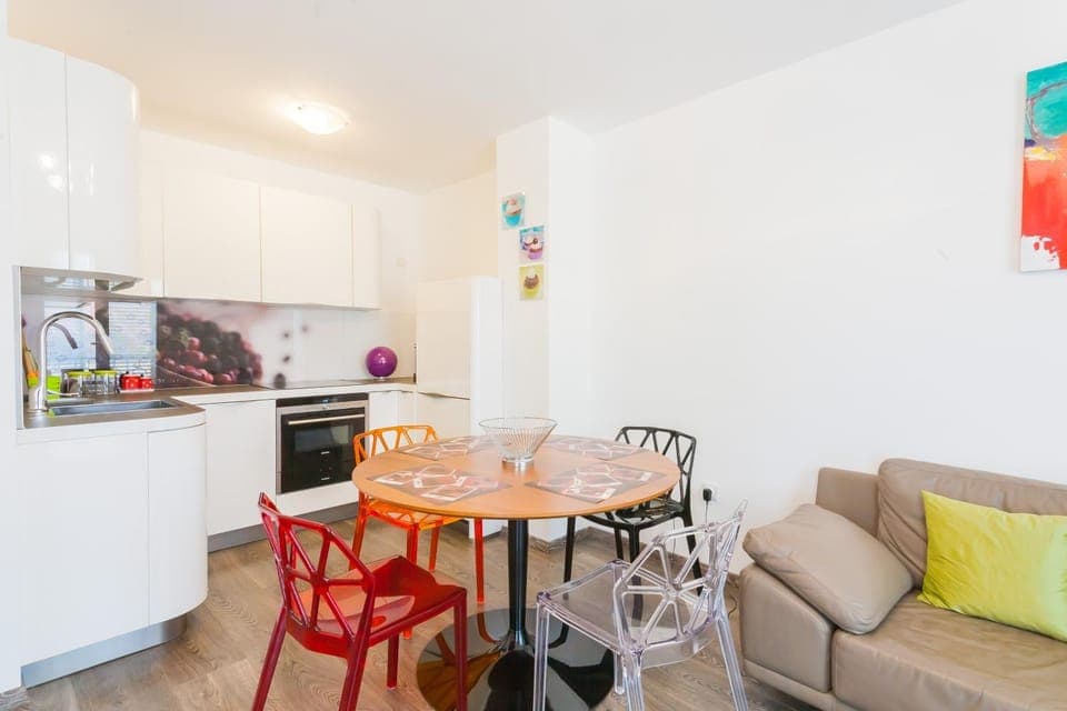 Property building, Kitchen or kitchenette, Dining area