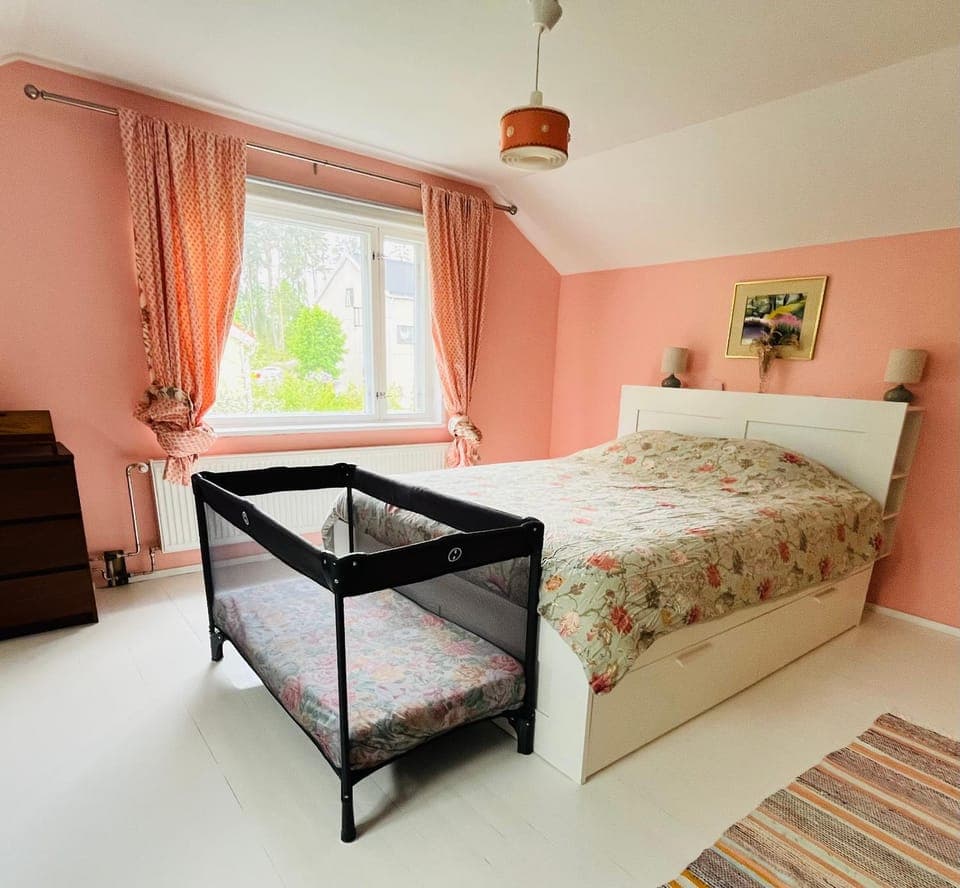 Bed, Bedroom, young children, young children