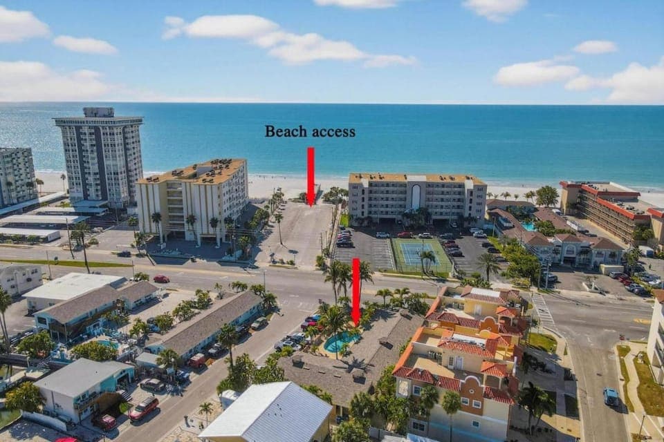 Coconut Villas Suite 5 Apartment in North Redington Beach