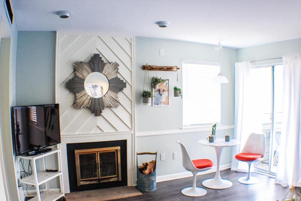 Mountain Monarchy Studio for 2 Condo, Pools, Wifi & Cable Apartment in Gatlinburg