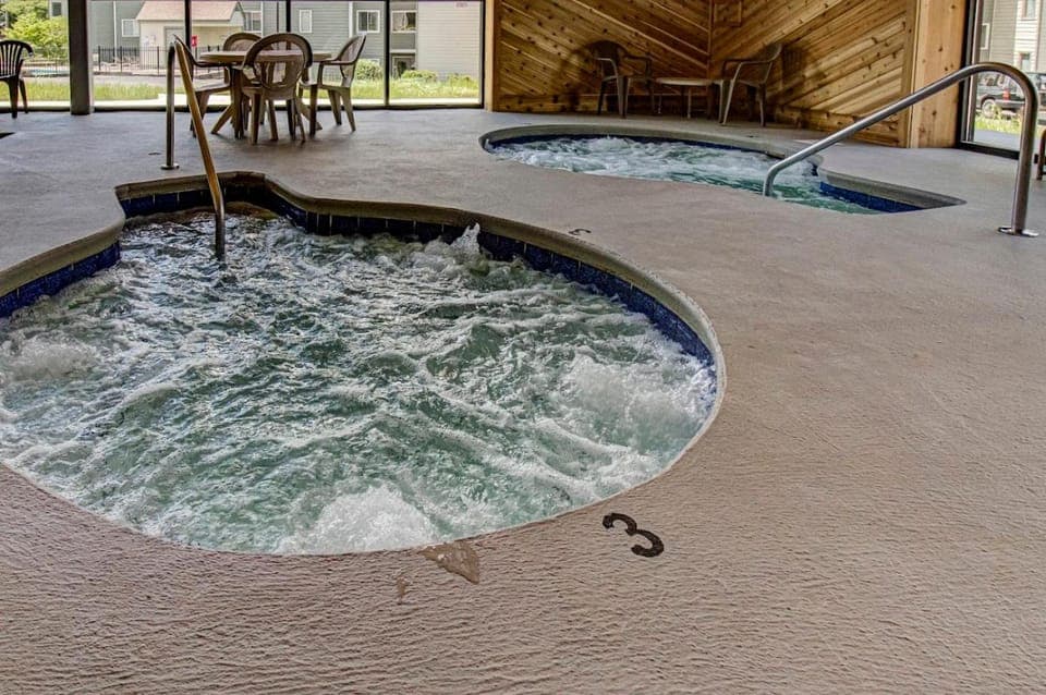 Hot Tub, Swimming pool