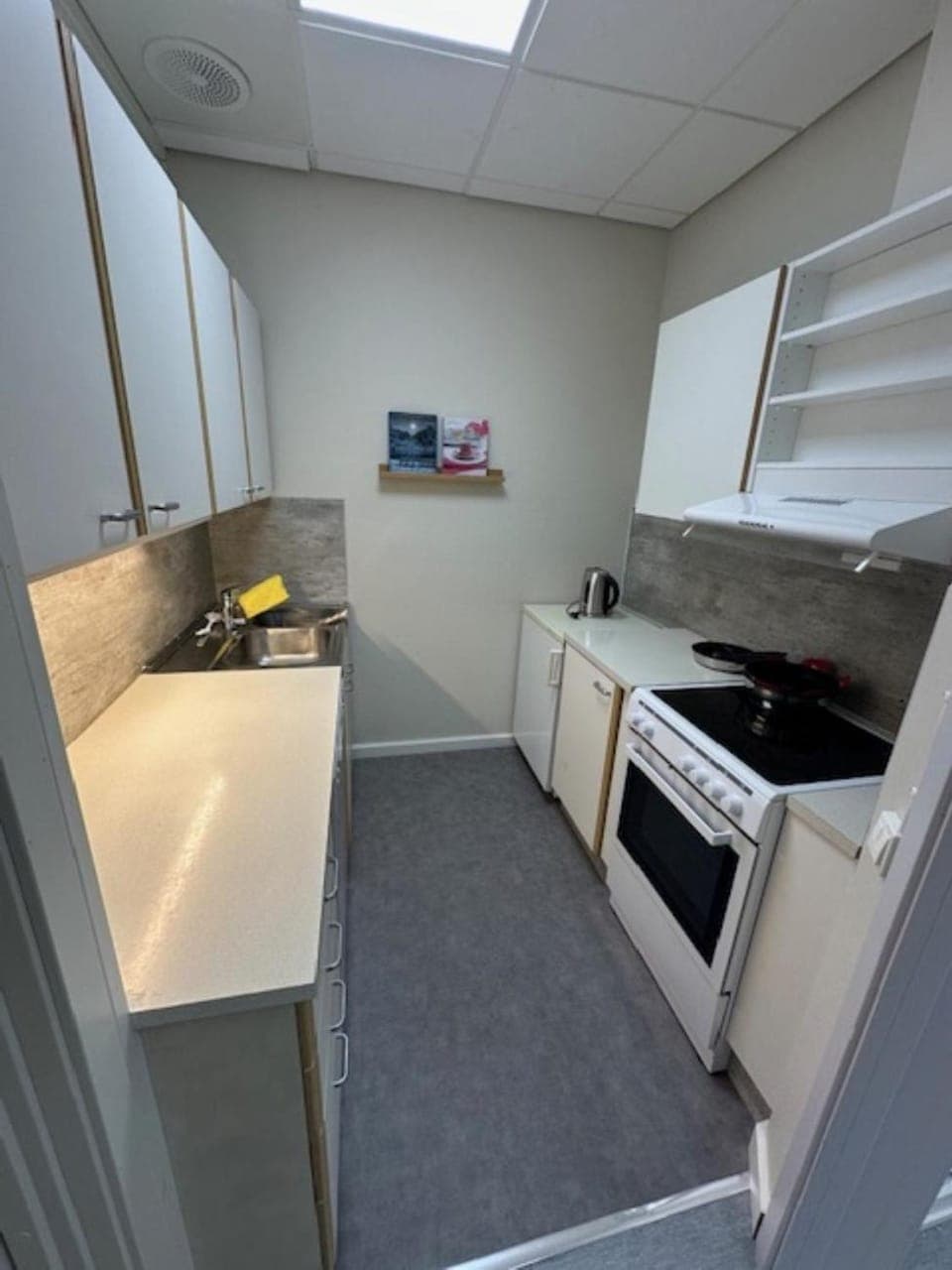 Kitchen or kitchenette, oven, stove
