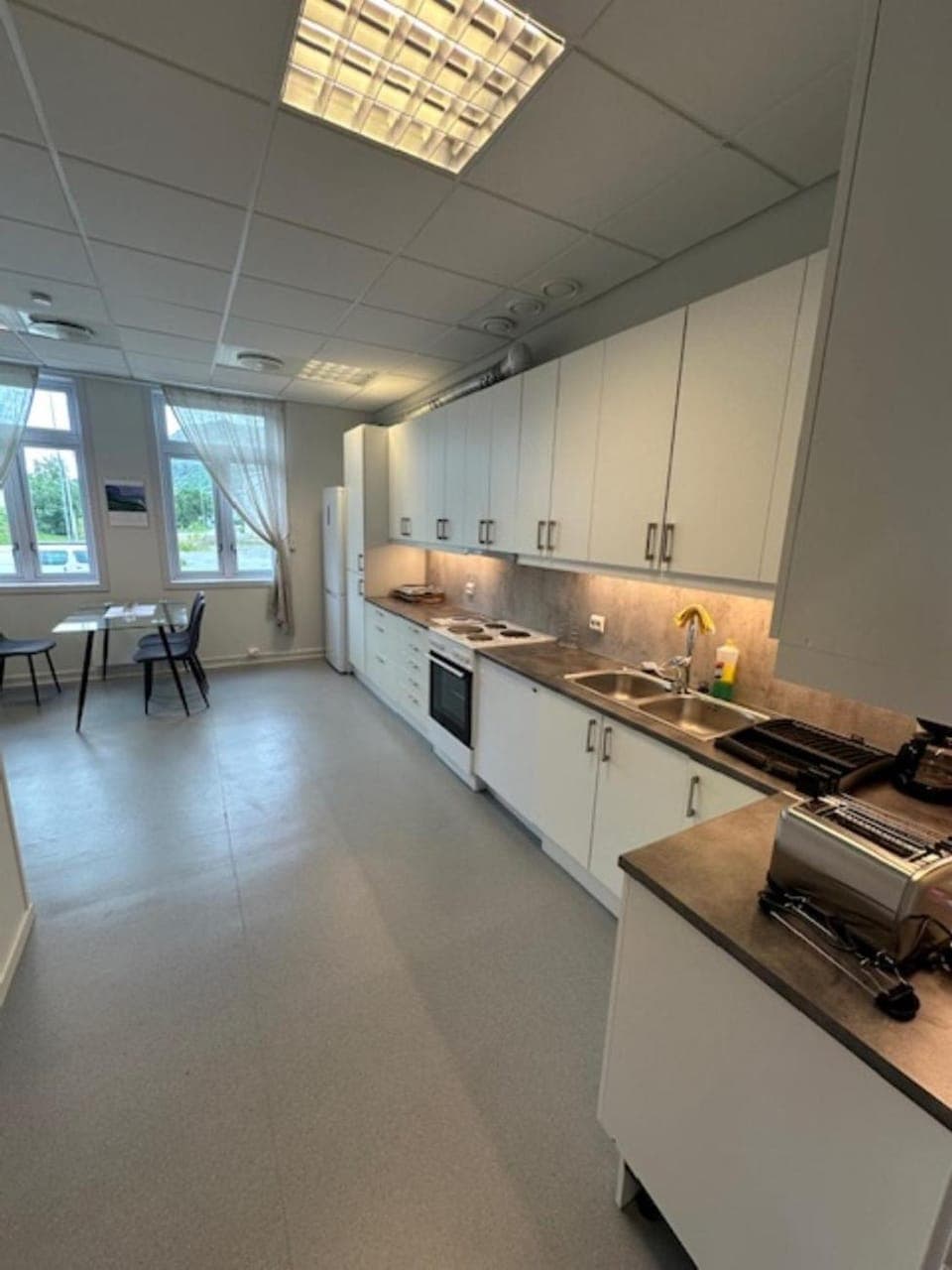 Kitchen or kitchenette, Dining area, stove