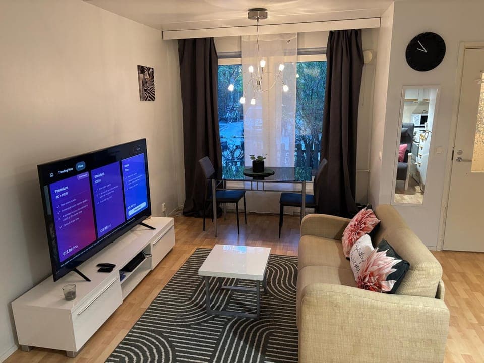 Communal lounge/ TV room, TV and multimedia, Living room, Seating area
