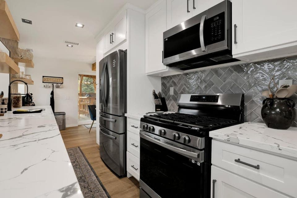 Kitchen or kitchenette, kitchen