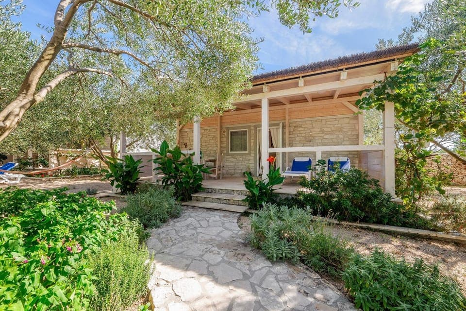 Property building, Patio, Facade/entrance, Garden