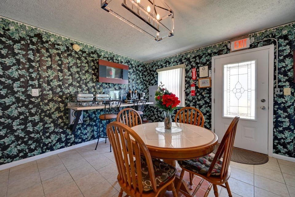 Historic Bed & Breakfast Home near Fort Knox! House in Indiana