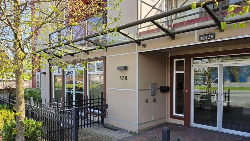 Property building, Facade/entrance