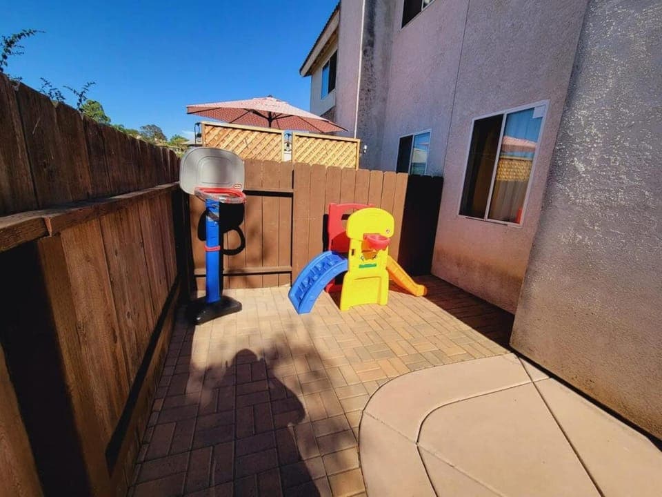 Family Home 4 Bedrooms with 4 Beds House in Vista