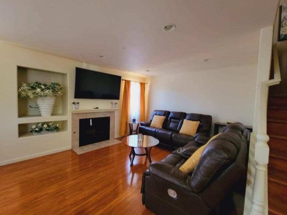 Family Home 4 Bedrooms with 4 Beds House in Vista