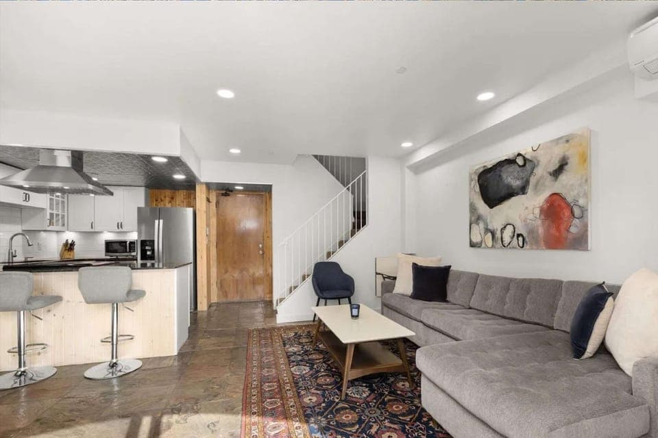 Old Town Retreat with Patio Apartment in Basalt