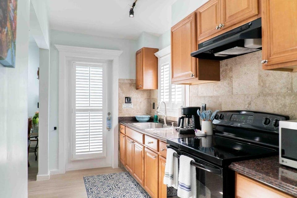 Coffee/tea facilities, Kitchen or kitchenette, Dining area, minibar, pet friendly, stove