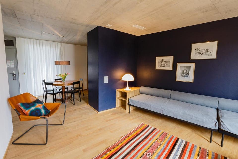 Photo of the whole room, Decorative detail, Seating area, Dining area, On site