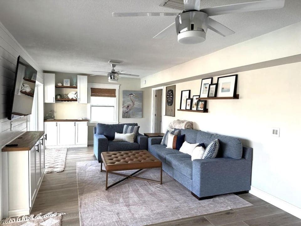 TV and multimedia, Living room, Seating area, pet friendly