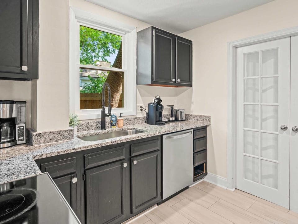 Premium 6BR Bourbon Trail home for large groups Apartment in Louisville