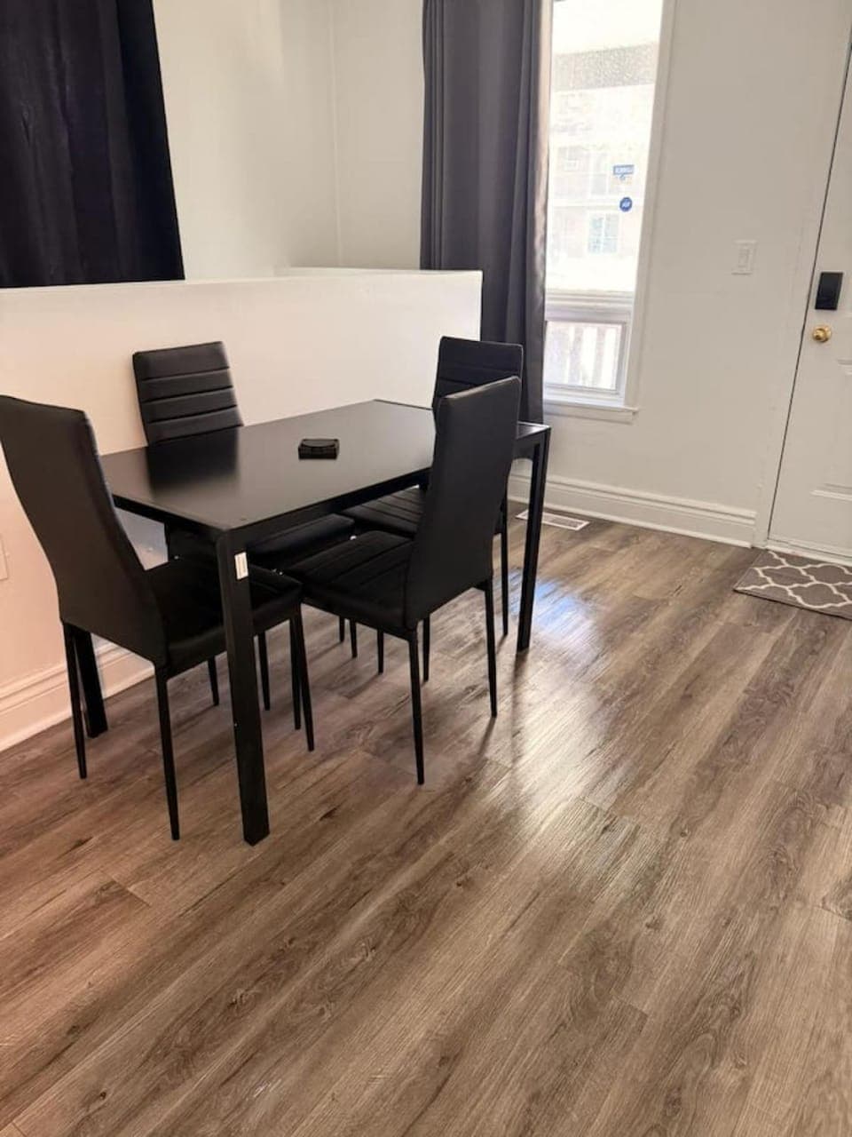 Stylish 2BR 1 Bath Haven with WiFi and Parking Apartment in Windsor