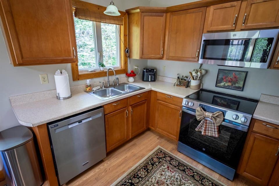 Creekside Living Fish, Relax, Recharge House in Stecoah
