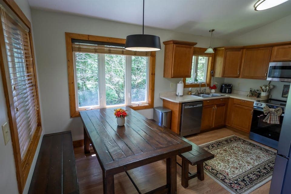 Creekside Living Fish, Relax, Recharge House in Stecoah