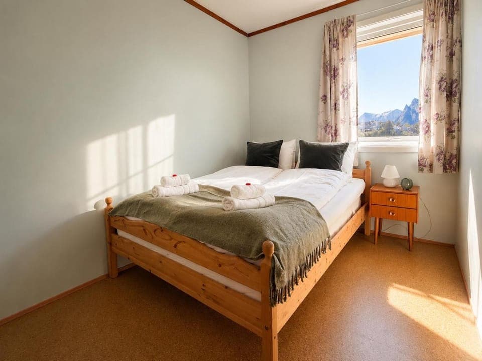 KB - Waterfront Villa Sørvågen House in Lofoten